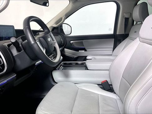 Used 2025 Ford Expedition Platinum w/ Driver's Package AWD/4WD image 13