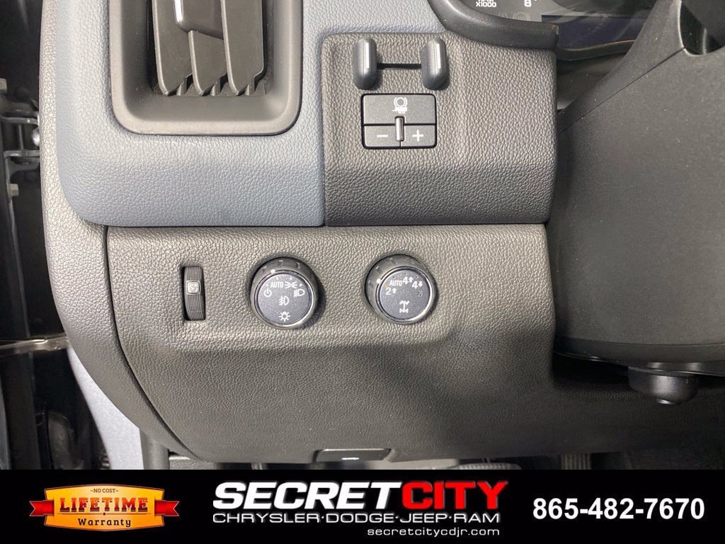Used 2022 Chevrolet Colorado Z71 AWD/4WD image 13