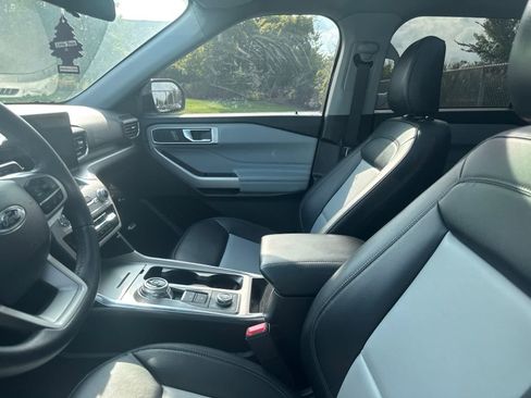 Used 2024 Ford Explorer XLT w/ Equipment Group 202A AWD/4WD image 31