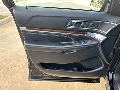 Used 2017 Ford Explorer Limited image 20