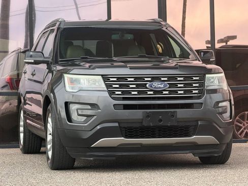 Used 2017 Ford Explorer XLT w/ Equipment Group 202A FWD image 18