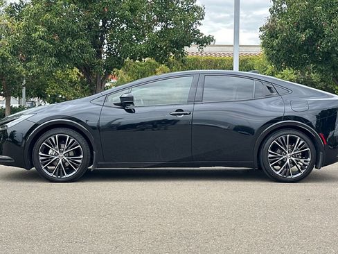 Used 2026 Toyota Prius LE FWD image 7