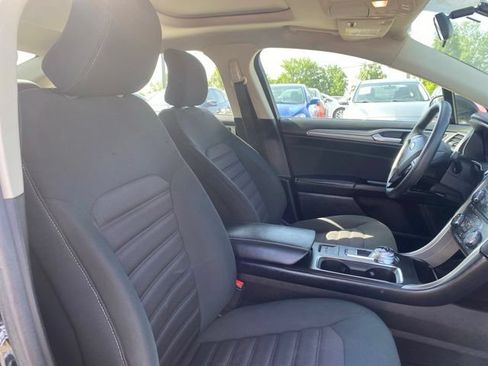 Used 2017 Ford Fusion SE FWD image 26