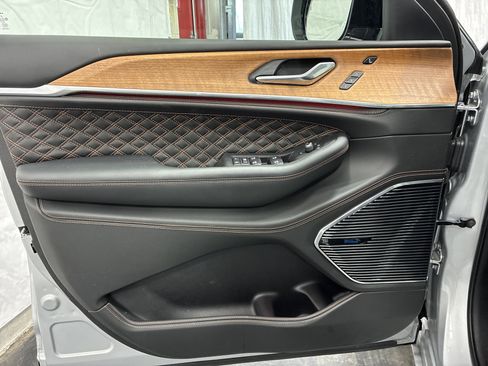 Used 2025 Jeep Grand Cherokee L Summit AWD/4WD image 18