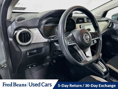 Used 2022 Nissan Versa SV FWD image 13