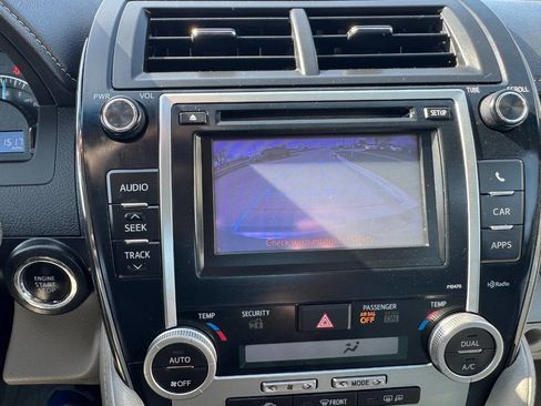 Used 2013 Toyota Camry XLE w/ Leather Pkg image 17