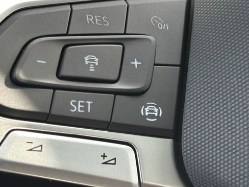 Used 2023 Volkswagen Atlas SE w/ Panoramic Sunroof Package image 22