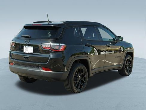Used 2023 Jeep Compass Latitude AWD/4WD image 9