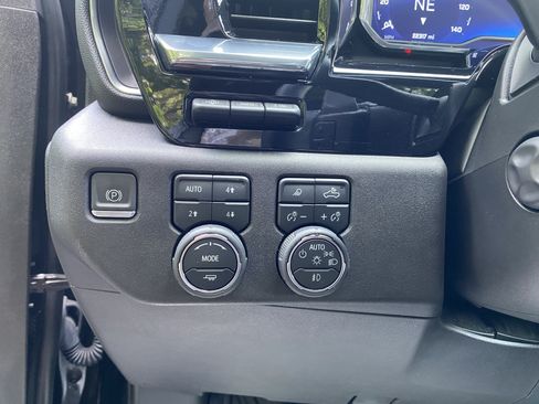 Used 2024 Chevrolet Silverado 1500 High Country w/ Technology Package AWD/4WD image 18