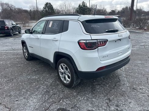 Used 2025 Jeep Compass Latitude image 2