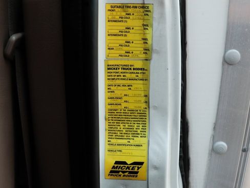 Used 2015 Chevrolet Express 4500 image 49