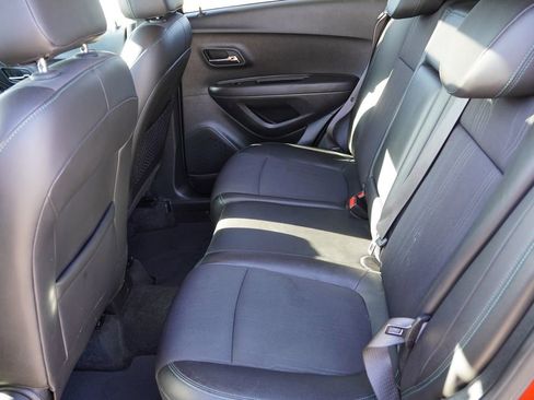 Used 2016 Chevrolet Trax LT w/ LT Sun and Sound Package FWD image 17
