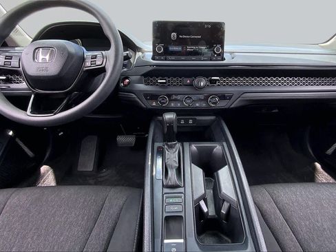 Used 2025 Honda Accord SE image 15