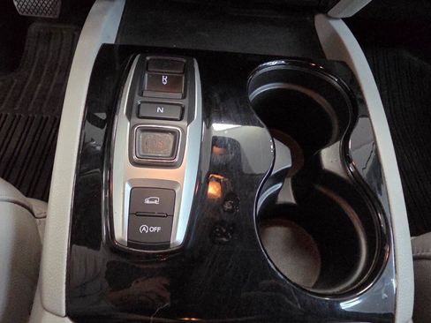 Used 2016 Honda Pilot Touring image 32