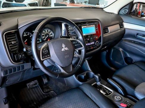 Used 2014 Mitsubishi Outlander SE AWD/4WD image 13