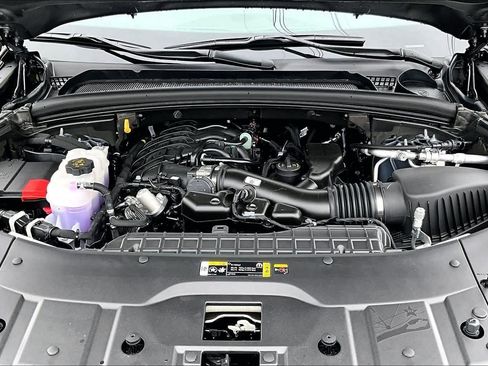 New 2025 Jeep Grand Cherokee Altitude image 9