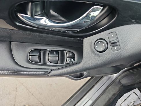 Used 2018 Nissan Rogue SV AWD/4WD image 29