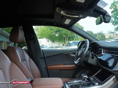 Used 2019 Audi Q8 Premium Plus w/ Premium Plus AWD/4WD image 34
