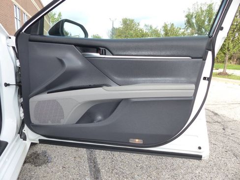 Used 2018 Toyota Camry LE FWD image 38