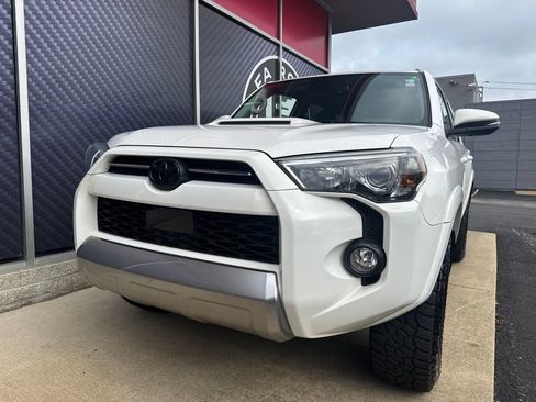 Used 2020 Toyota 4Runner TRD Off-Road Premium w/ Moonroof Package AWD/4WD image 18