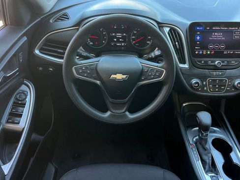 Used 2022 Chevrolet Malibu LT FWD image 16