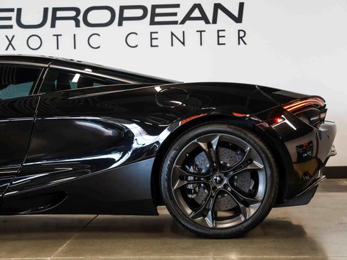 Used 2019 McLaren 720S RWD image 22