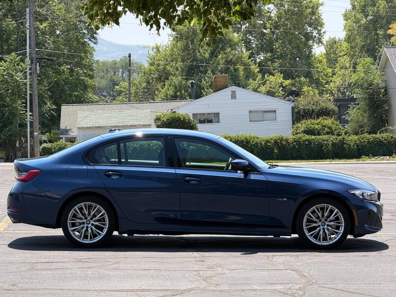 Used 2023 BMW 330e xDrive w/ Premium Package AWD/4WD image 6