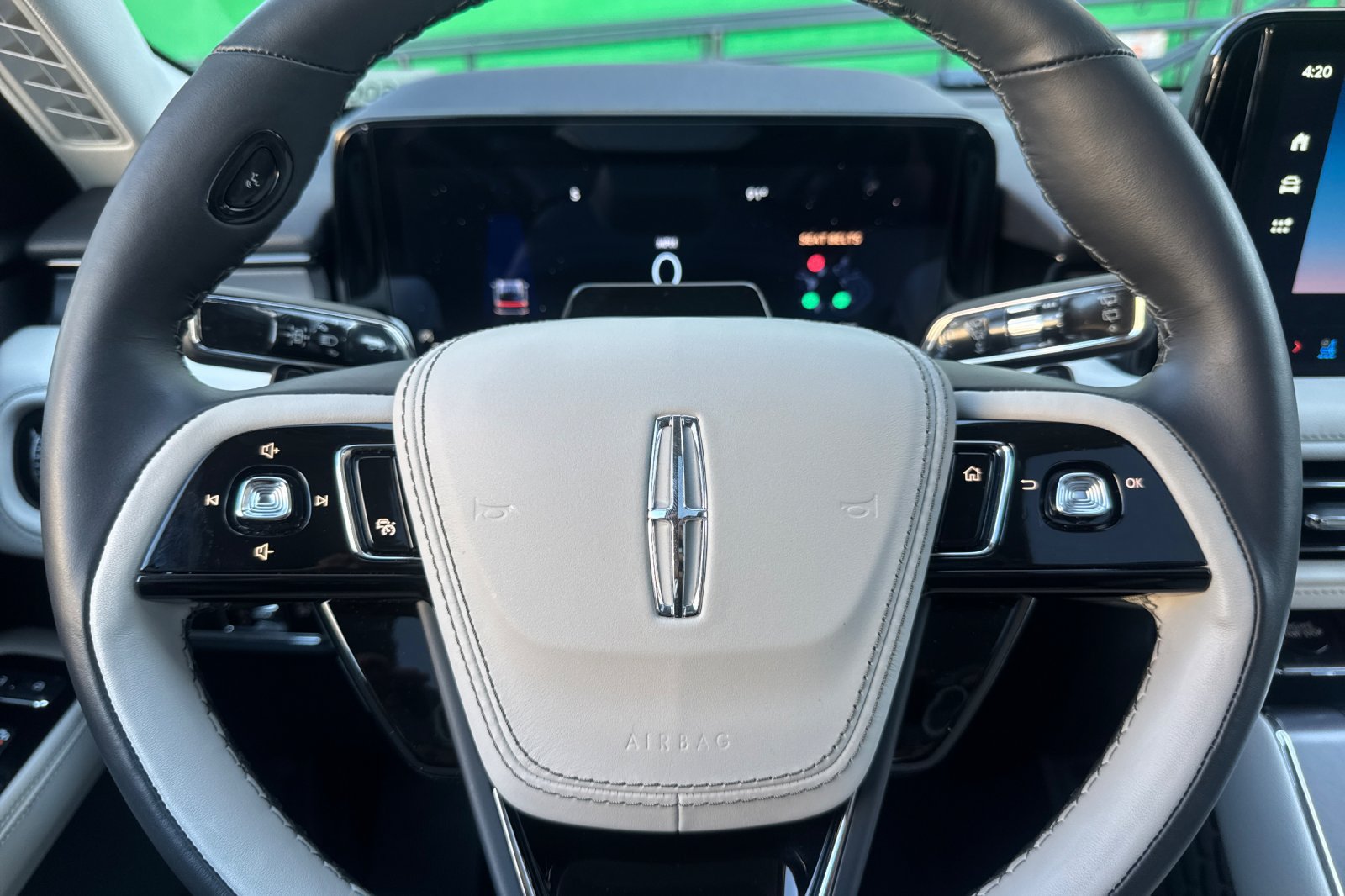 Used 2026 Lincoln Aviator AWD w/ Jet Appearance Package image 24