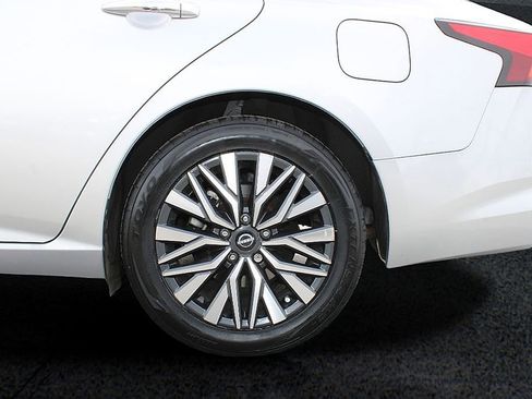 Used 2024 Nissan Altima 2.5 SV image 9