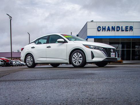 Used 2024 Nissan Sentra S image 9