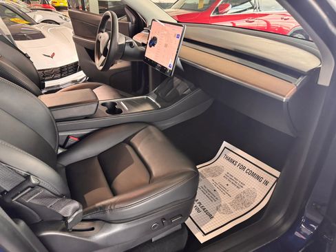 Used 2021 Tesla Model Y Long Range image 12
