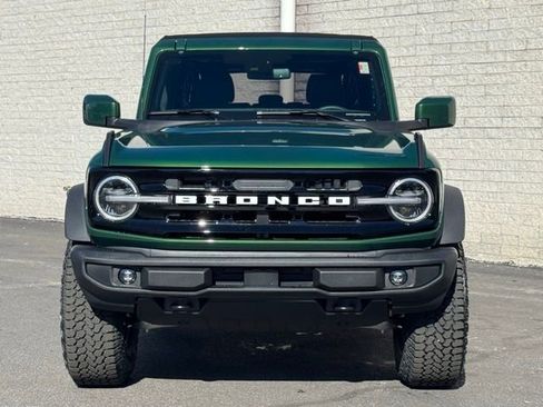 New 2025 Ford Bronco Outer Banks w/ Sasquatch Package AWD/4WD image 3