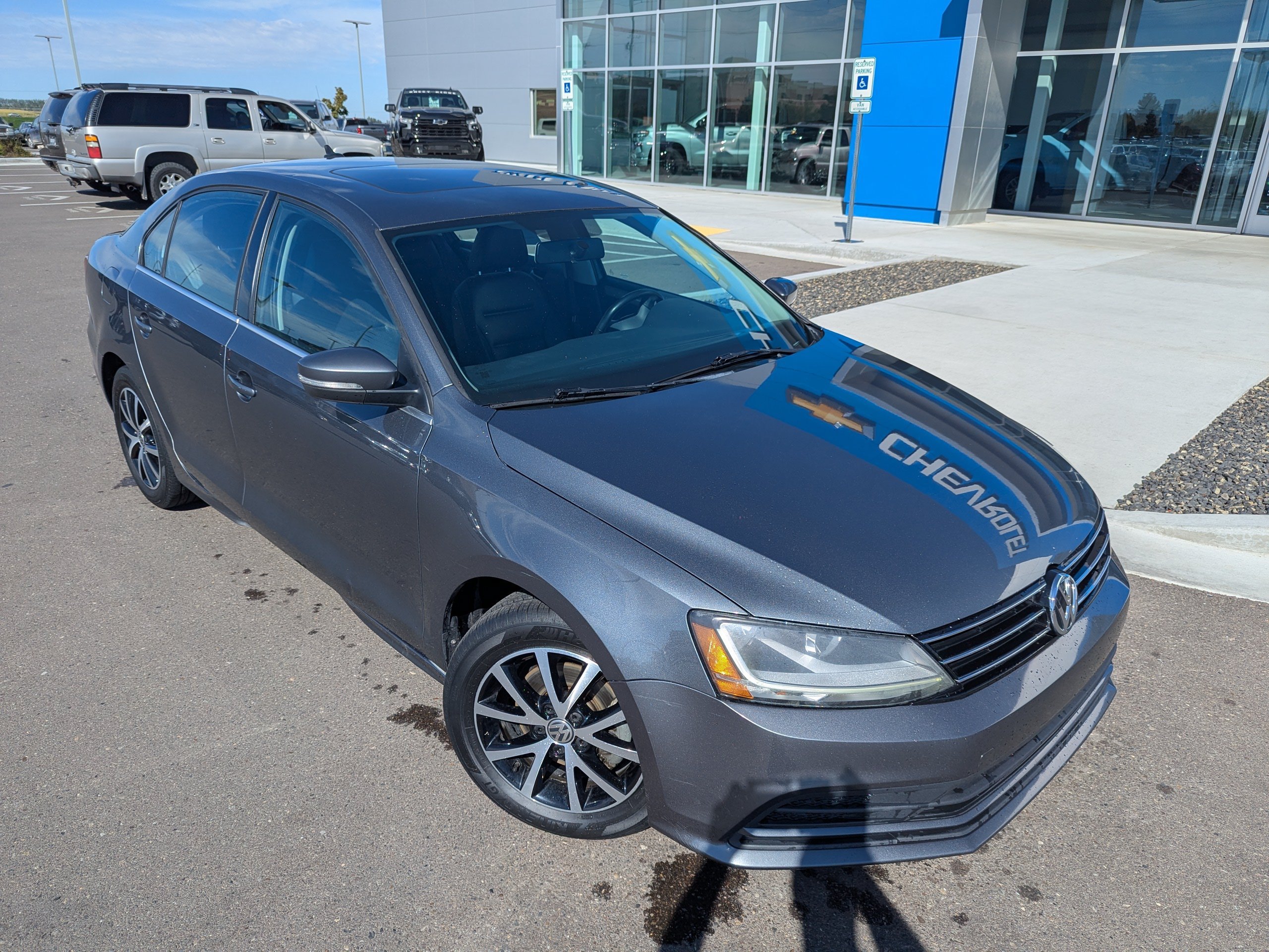 Used 2017 Volkswagen Jetta SE FWD image 3
