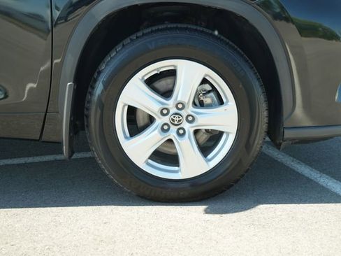 Used 2023 Toyota Highlander L FWD image 41