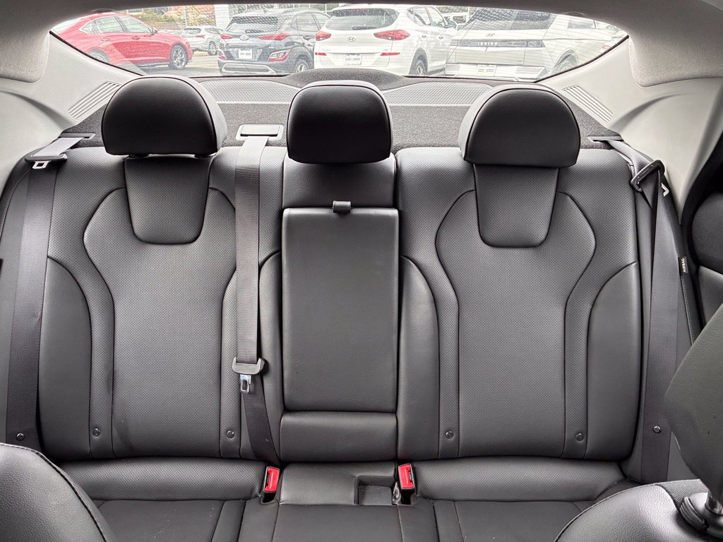 Certified 2025 Hyundai Elantra Limited FWD image 13