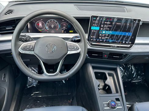New 2026 Volkswagen Tiguan SE FWD image 13