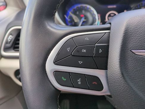 Used 2023 Chrysler Pacifica Touring-L FWD image 26