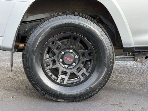 Used 2019 Toyota 4Runner TRD Off-Road Premium image 9