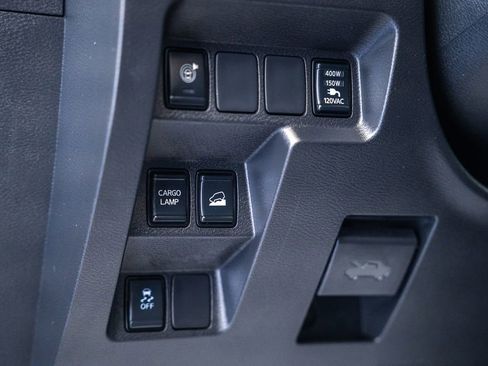 Used 2022 Nissan Frontier SV AWD/4WD image 38