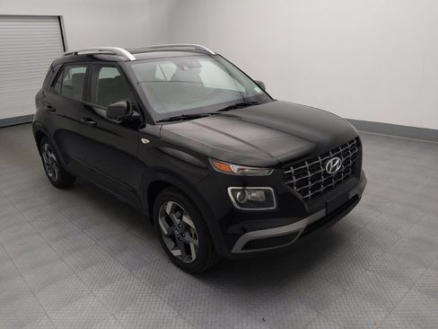 Used 2022 Hyundai Venue SEL FWD image 13