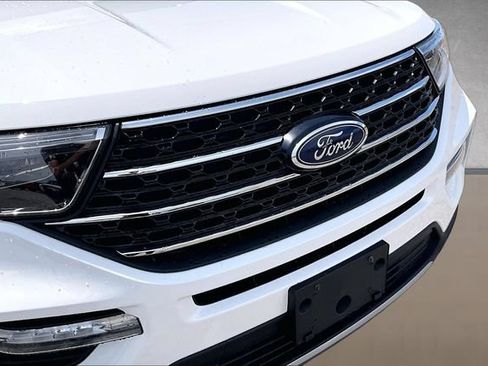 Used 2020 Ford Explorer XLT w/ Equipment Group 202A AWD/4WD image 28
