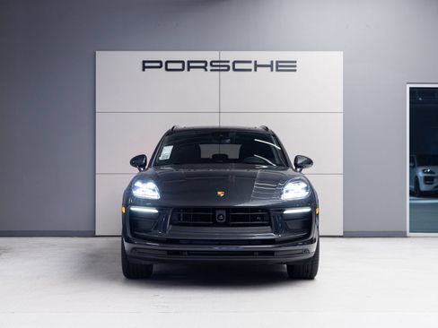 Certified 2026 Porsche Macan AWD/4WD image 10
