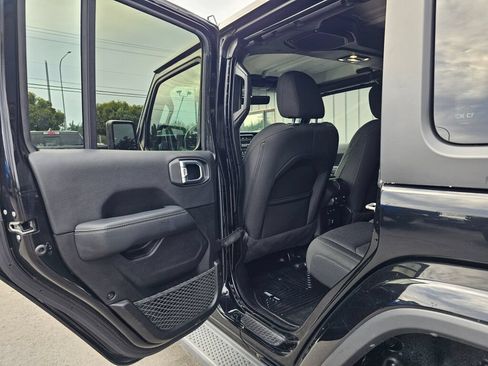 Used 2020 Jeep Wrangler Unlimited Sahara w/ Uconnect 4C Nav & Sound Group AWD/4WD image 19