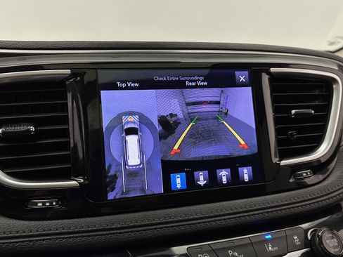 Used 2017 Chrysler Pacifica Limited image 24