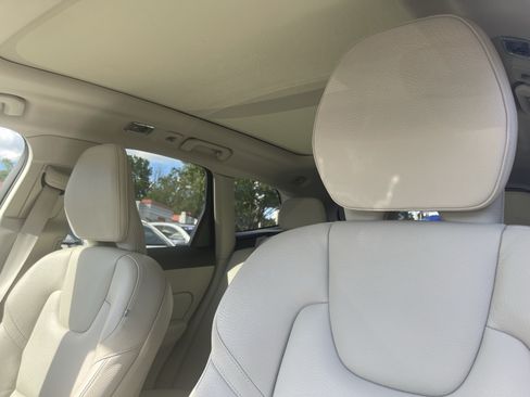 Used 2021 Volvo XC60 T5 Momentum w/ Advanced Package AWD/4WD image 8