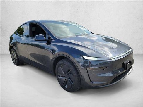 Used 2026 Tesla Model Y Long Range AWD/4WD image 3