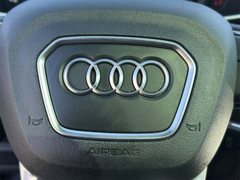 Used 2025 Audi Q3 2.0T Premium image 34