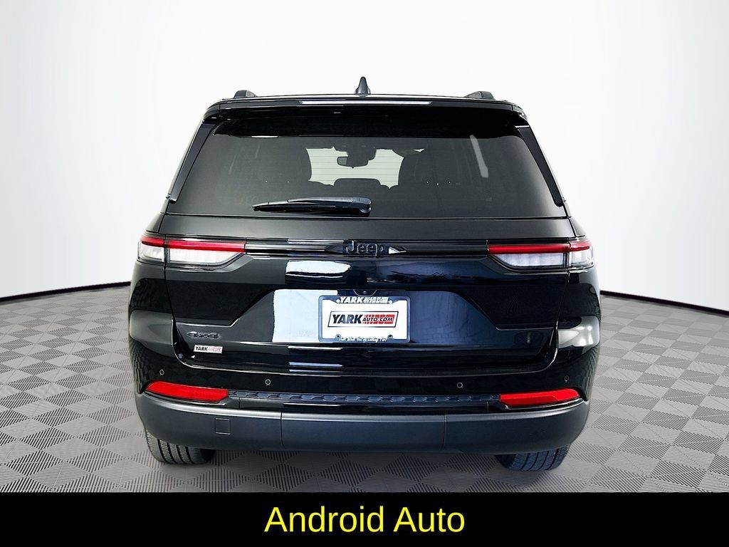 Used 2023 Jeep Grand Cherokee Altitude AWD/4WD image 9