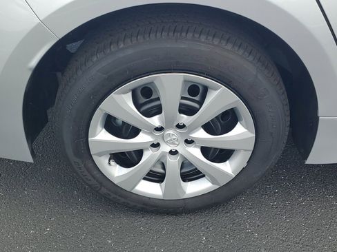 Used 2025 Toyota Corolla LE FWD image 5