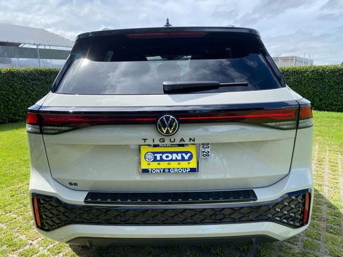New 2026 Volkswagen Tiguan SE R-Line FWD image 6